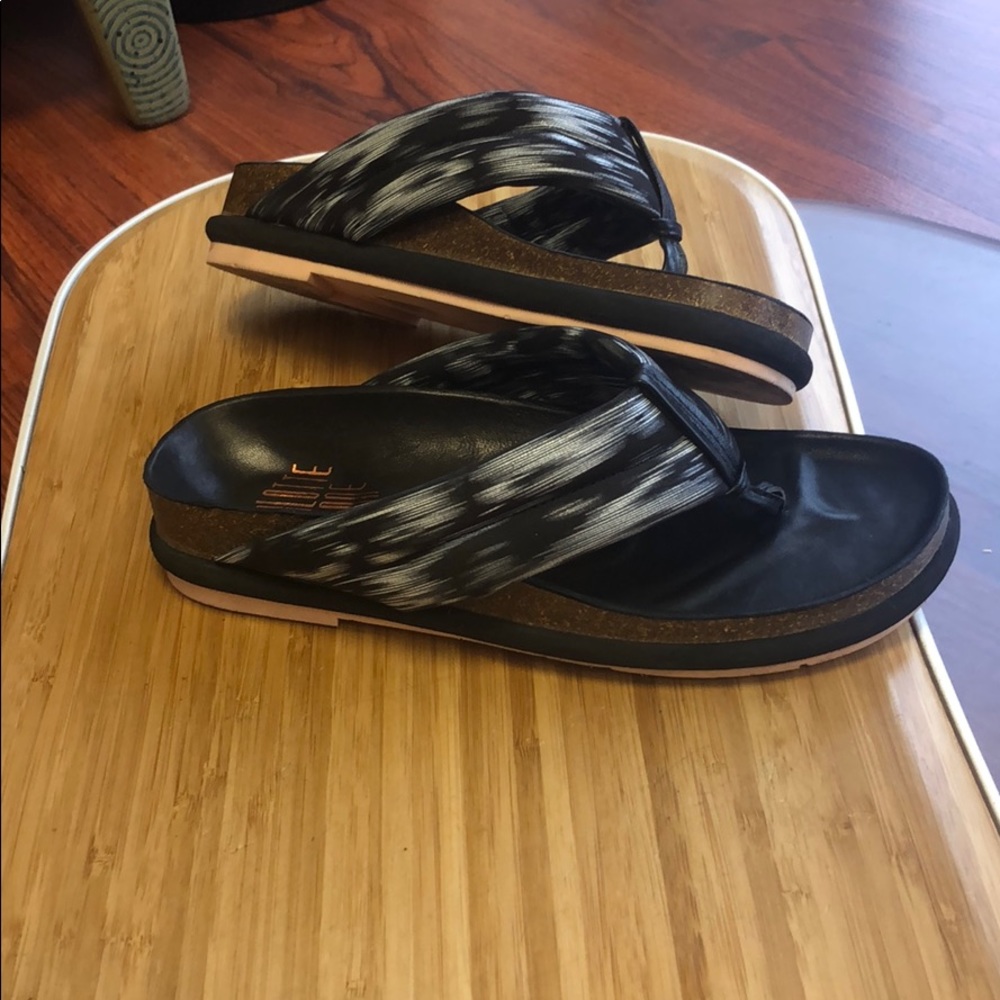 Charlotte Stone Sandals - Picture 3 of 4